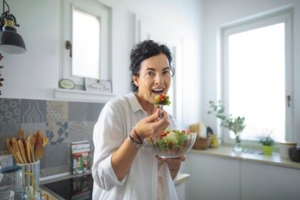 menopausa:-o-que-comer-para-aliviar-os-sintomas-e-se-manter-saudavel