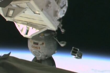 japao-lanca-tres-satelites-cubo-da-estacao-espacial-internacional