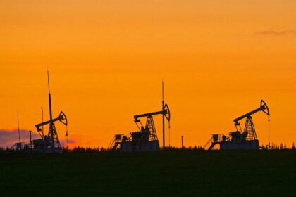 petroleo-acelera-e-sobe-4%-apos-anuncio-dos-eua-de-novas-sancoes-a-russia
