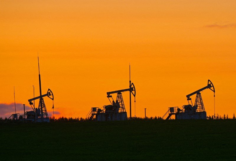 petroleo-acelera-e-sobe-4%-apos-anuncio-dos-eua-de-novas-sancoes-a-russia