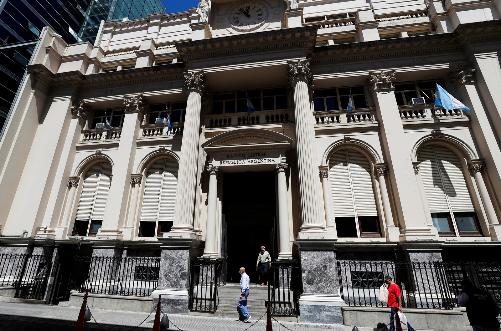 dolar-tem-pequena-queda-na-argentina-apos-5-sessoes-de-alta;-tesouro-dos-eua-atuou?