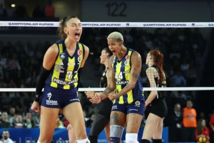 fenerbahce-vira-sobre-o-vakif-e-conquista-titulo-na-turquia