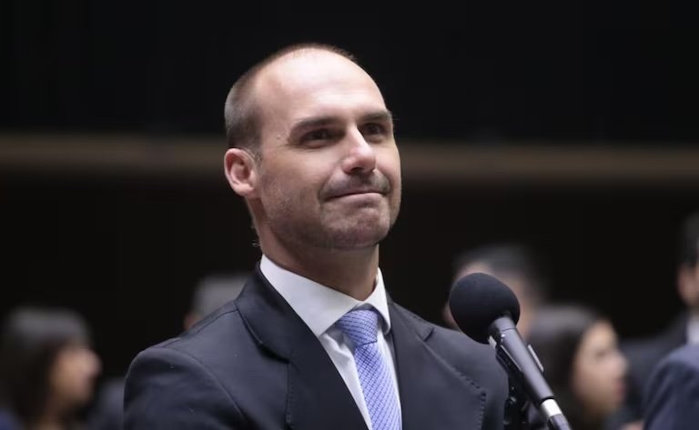 eduardo-lidera-rejeicao-para-2026;-seguido-pelo-pai,-ciro-e-michelle,-diz-quaest