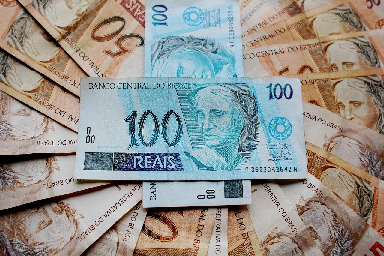 com-selic-em-15%,-fundos-de-renda-fixa-tem-2a-maior-captacao-do-ano-em-setembro
