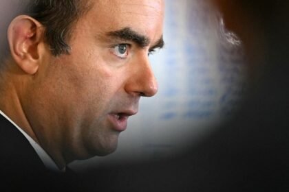 macron-nomeia-novo-governo-na-franca-para-tentar-colocar-fim-a-crise-politica