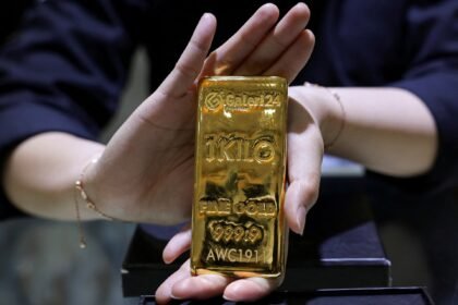 ouro-faz-novo-recorde-e-supera-us$-4.100-pela-1a-vez;-entenda-motivos