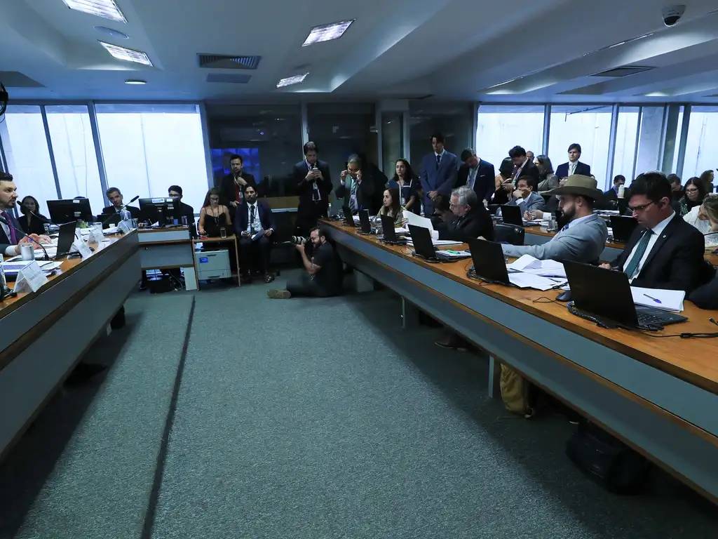 cpi-do-inss-vira-palco-para-“cortes”-de-internet-e-estrategia-eleitoral-para-2026