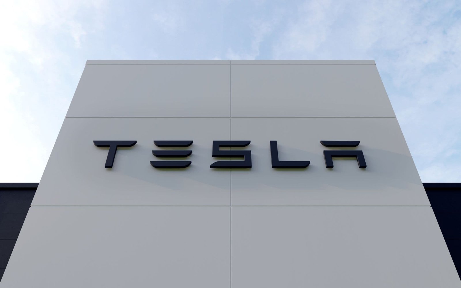 tesla-e-processada-na-australia-por-“promessas-vazias”-de-direcao-autonoma