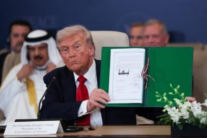 egito,-catar-e-turquia-assinam-com-trump-acordo-de-cessar-fogo-em-gaza