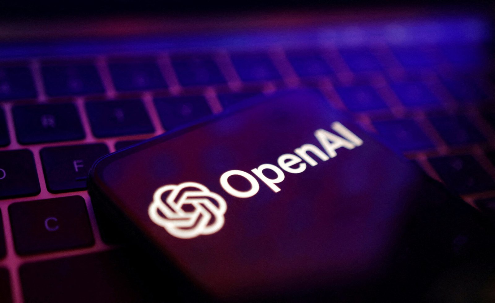 openai-faz-acordo-de-us$-100-bi-com-a-broadcom-para-construir-processador-de-ia