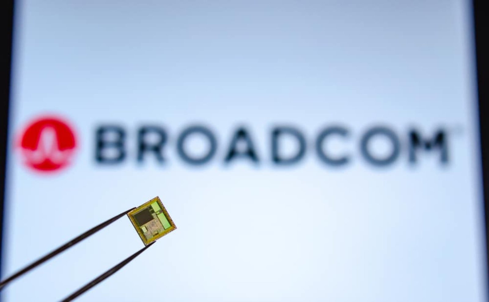 broadcom-lanca-novo-chip-de-ia-e-acirra-competicao-com-nvidia