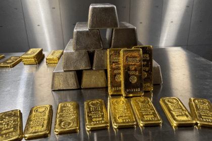 ouro-e-prata-nas-maximas,-mas-goldman-ve-risco-maior-para-um-deles;-veja-os-motivos