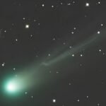 vento-solar-poderoso-quebra-a-cauda-do-cometa-mais-brilhante-do-ano