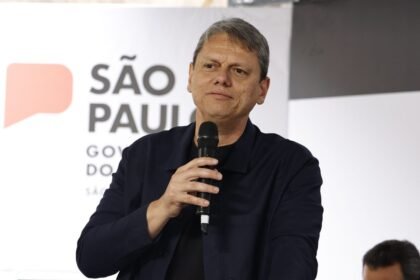 tarcisio-reage-a-plano-anti-roubo-de-celular-do-pt:-“ja-fazemos-em-sp”