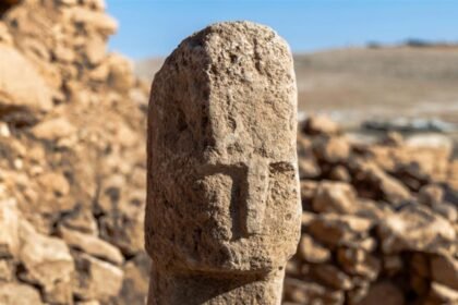 primeiro-autorretrato?-rosto-humano-esculpido-em-pedra-e-descoberto-na-turquia