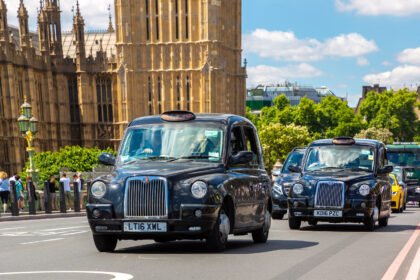 os-iconicos-taxis-pretos-de-londres-ganharao-a-concorrencia-de-robos