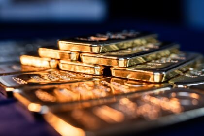 ouro-fecha-em-alta-de-1%-e-supera-us$-4.200-pela-primeira-vez-na-historia