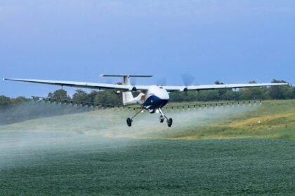 pelican-spray:-conheca-o-primeiro-aviao-pulverizador-autonomo-lancado no brasil