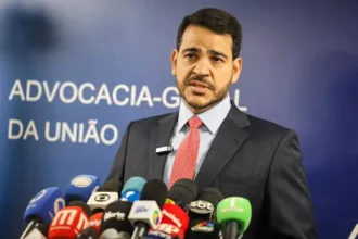 lula-avisa-aliados-que-deve-indicar-jorge-messias-para-vaga-no-stf,-diz-jornal