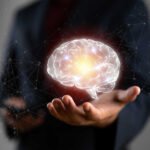 implante-cerebral-permite-ao-paciente-controlar-as-maos-de-outra-pessoa;-entenda