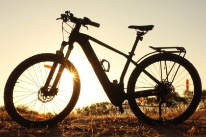 bateria-de-bicicleta-eletrica-explode-e-destroi-apartamento-no-rj
