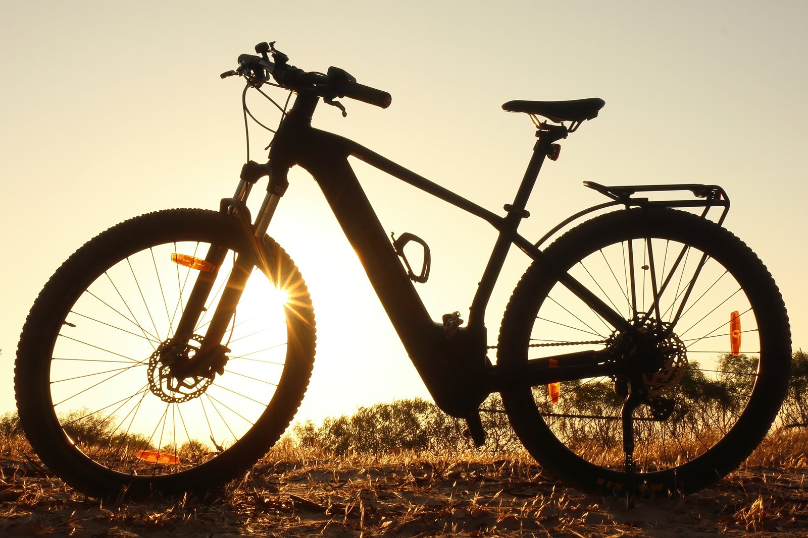 bateria-de-bicicleta-eletrica-explode-e-destroi-apartamento-no-rj