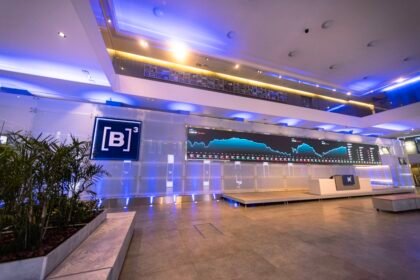 ibovespa-futuro-cai-na-contramao-do-exterior;-ibc-br-e-negociacoes-com-eua-no-radar