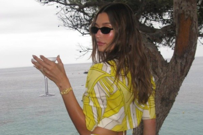ame-ou-odeie,-hailey-bieber-sabe-como-popularizar-uma-tendencia
