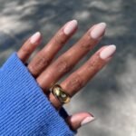 unhas-claras-e-delicadas-para-quem-nao-dispensa-um-visual-elegante