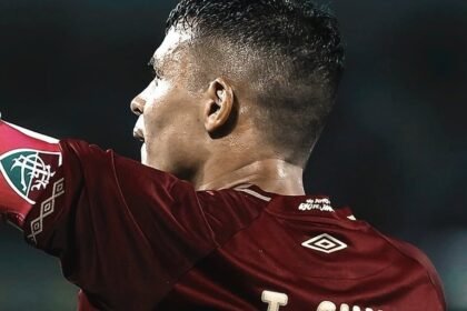 thiago-silva-faz-de-voleio-no-ultimo-lance-e-salva-o-fluminense-diante-do-juventude