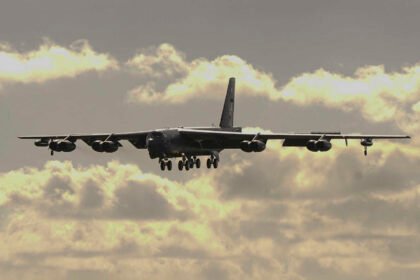 bombardeiro-nuclear-dos-eua-sobrevoa-regiao-proxima-a-venezuela;-entenda-o-poder-do-b-52