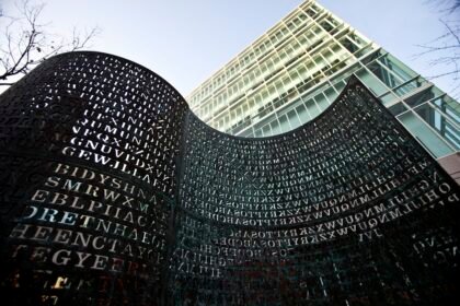 solucao-de-um-segredo-de-35-anos-da-cia-e-descoberta-no-cofre-de-um-museu