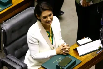 michelle-culpa-governo-por-tarifaco-e-reclama-de-pressao-sobre-bolsonaro-por-sucessor