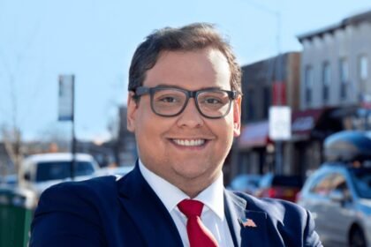 trump-concede-perdao-a-george-santos,-ex-deputado-condenado-por-fraude