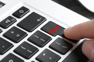 internet-deveria-nos-unir,-mas-esta-nos-separando.-existe-uma-solucao?