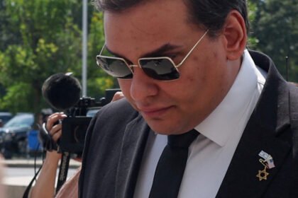 trump-manda-soltar-george-santos,-ex-deputado-filho-de-brasileiros,-nos-eua