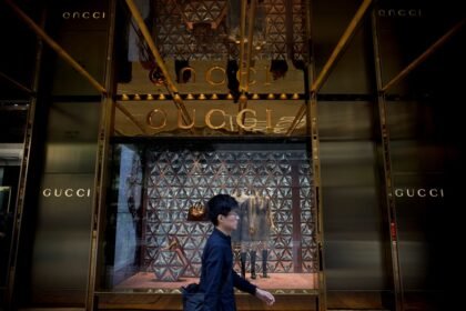 dono-da-gucci-quer-vender-unidade-de-beleza-para-a-l’oreal,-segundo-fontes