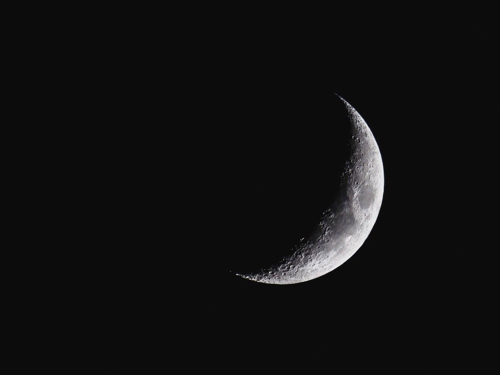 lua-hoje:-confira-a-fase-da-lua-neste-domingo-19/10/2025