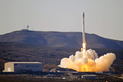 forca-aerea-dos-eua-autoriza-spacex-a-fazer-ate-100-lancamentos-anuais-de-base-californiana