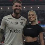 karoline-lima-assiste-jogo-do-flamengo-apos-termino-com-leo-pereira