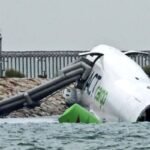 hong-kong:-aviao-de-carga-sai-da-pista,-cai-no-mar-e-deixa-2-mortos