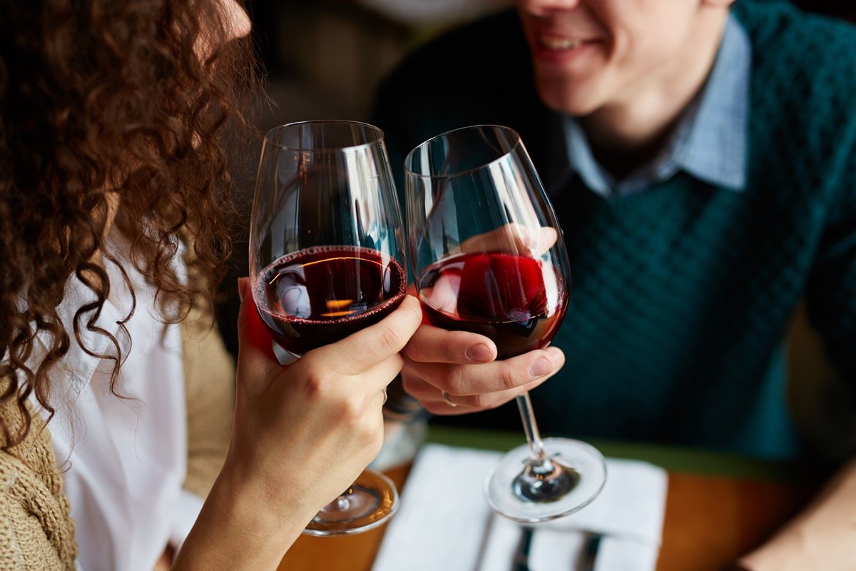 tecnologia-brasileira-detecta-aditivo-proibido-em-agua,-vinho-e-suco