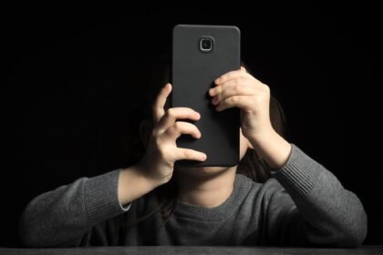 uso-de-redes-sociais-afeta-desempenho-cognitivo-de-criancas,-alerta-estudo