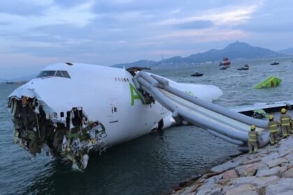 aviao-cargueiro-bate-em-veiculo-e-deixa-dois-mortos-em-hong-kong