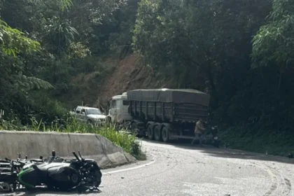 motociclista-morre-em-colisao-com-caminhao-na-br-476-em-tunas-do-parana-no-sabado-(03)