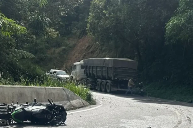 motociclista-morre-em-colisao-com-caminhao-na-br-476-em-tunas-do-parana-no-sabado-(03)