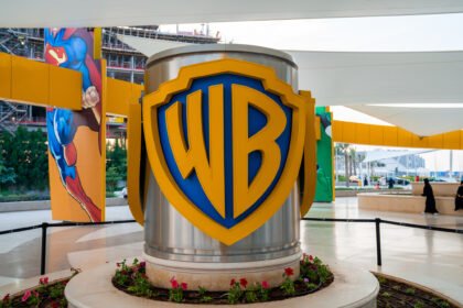 warner-bros.-esta-oficialmente-a-venda