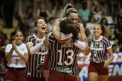 fluminense-vira-sobre-o-maringa-e-abre-a-superliga-com-vitoria