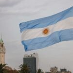 dolar-continua-em-alta-na-argentina-e-toca-o-teto-da-banda-cambial