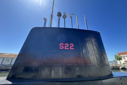 lancado-ha-50-anos,-um-submarino-da-marinha-do-brasil-patrulhou-o-atlantico-sul-por-duas-decadas-e-hoje-e-um-museu-atravessado-por-criancas